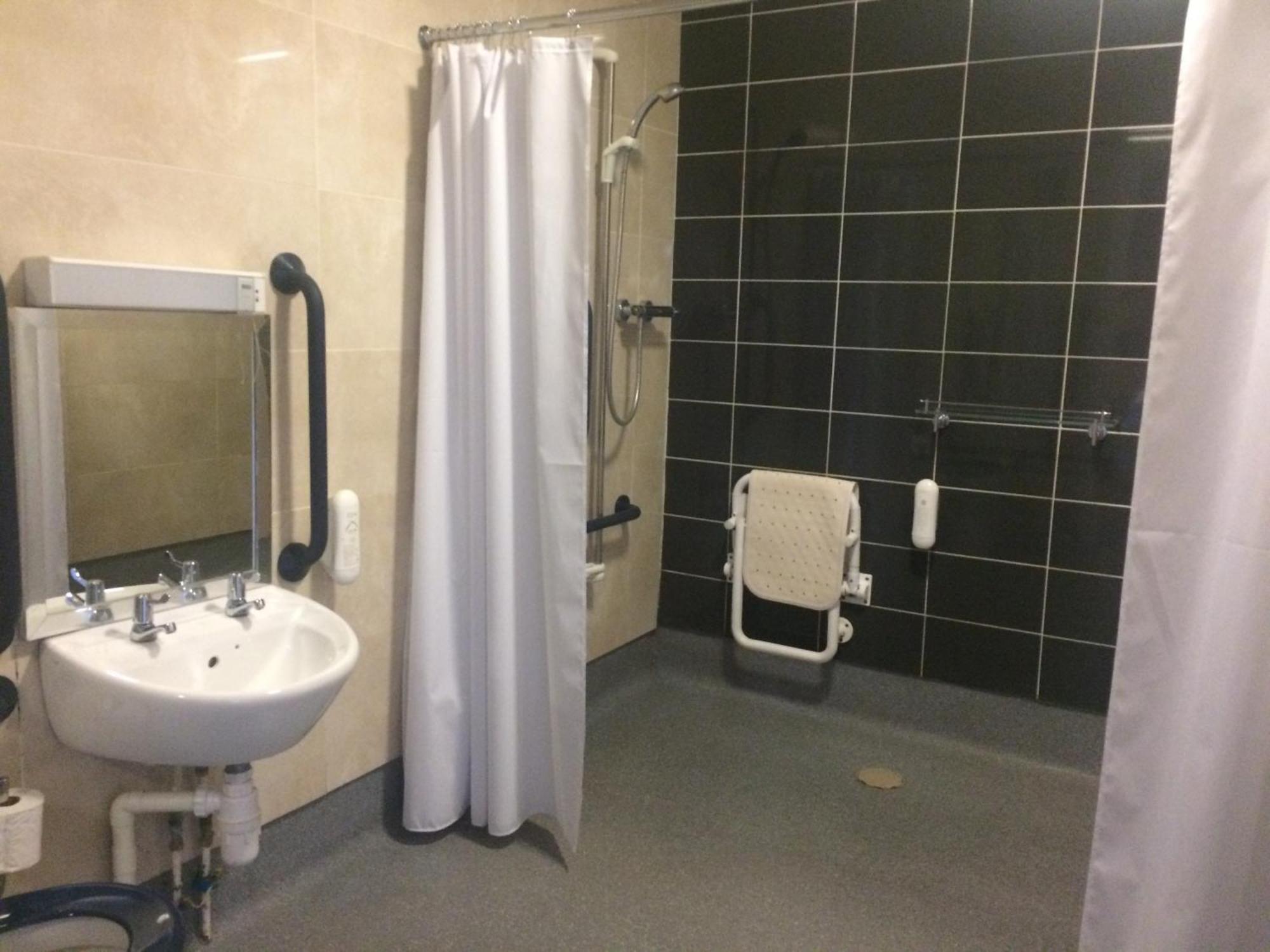The Three Tuns Wetherspoon Отель