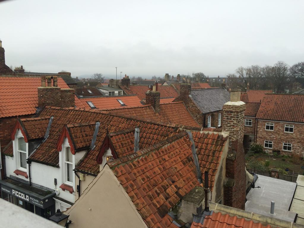 Отель The Three Tuns Wetherspoon