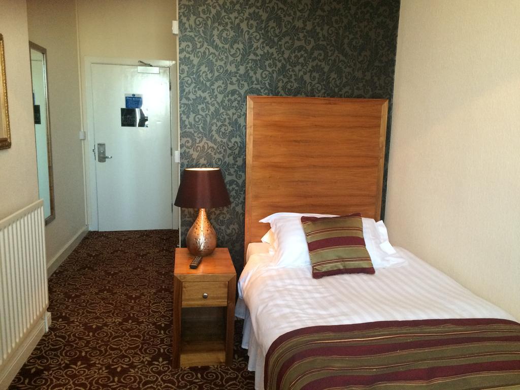 The Three Tuns Wetherspoon Отель