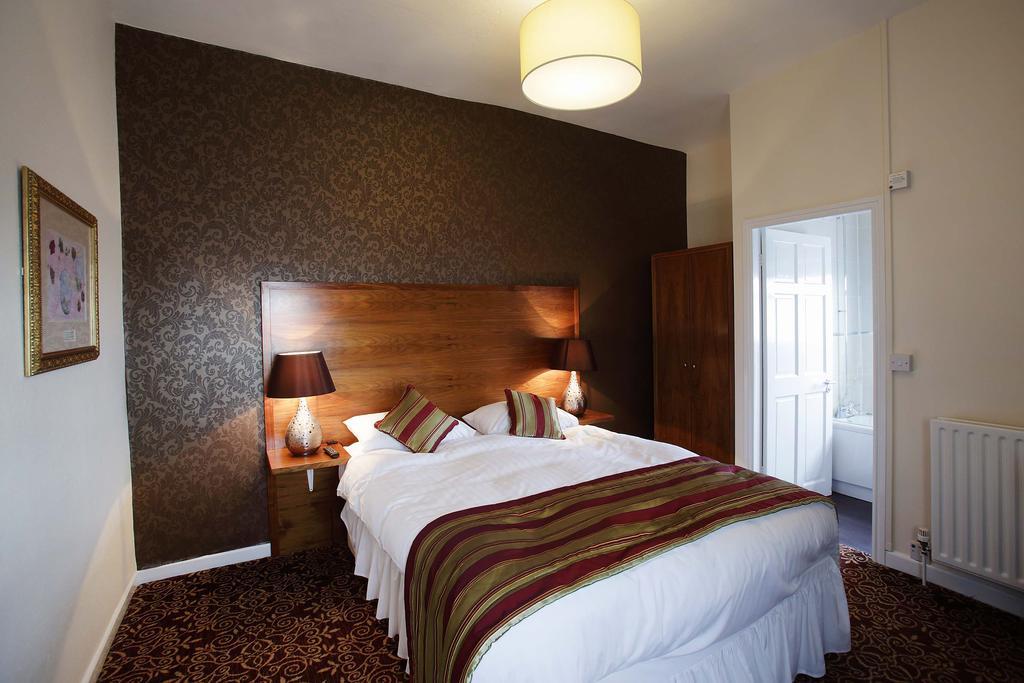 Отель The Three Tuns Wetherspoon 2*