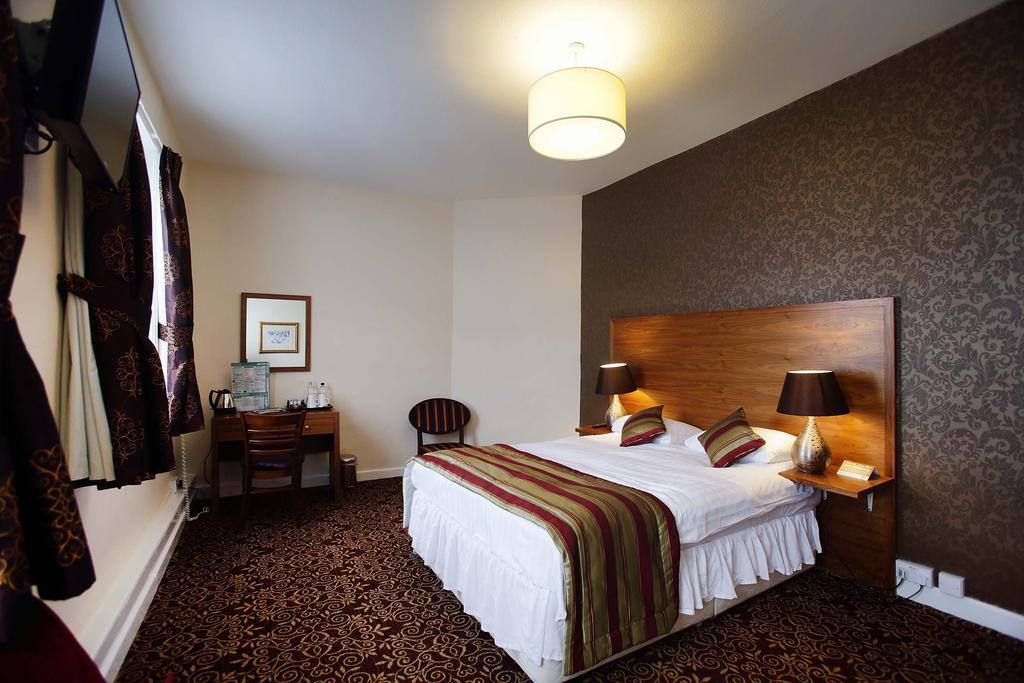 The Three Tuns Wetherspoon 2* Тирск