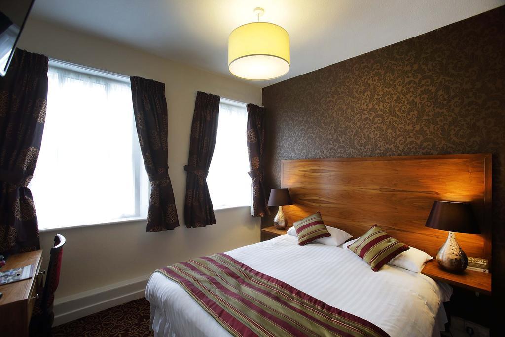 The Three Tuns Wetherspoon Тирск